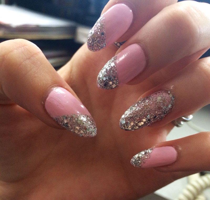 Маникюр омбре с блестками