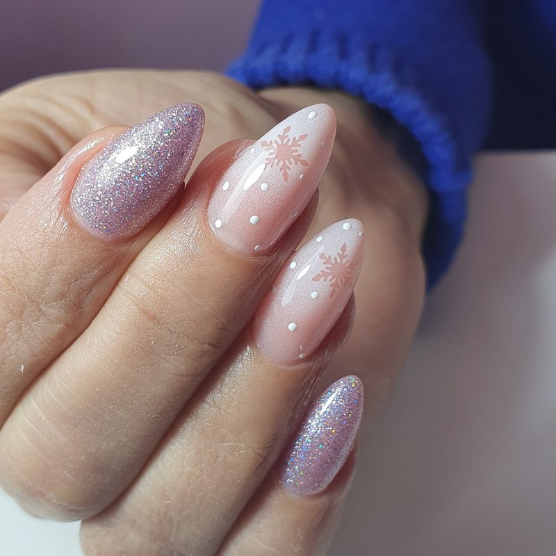 Маникюр нюдовый 2022 миндаль миндаль розовый