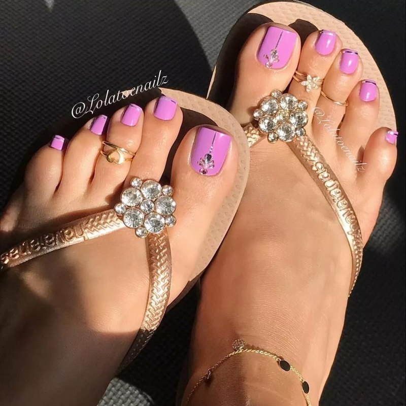 Педикюр со стразами