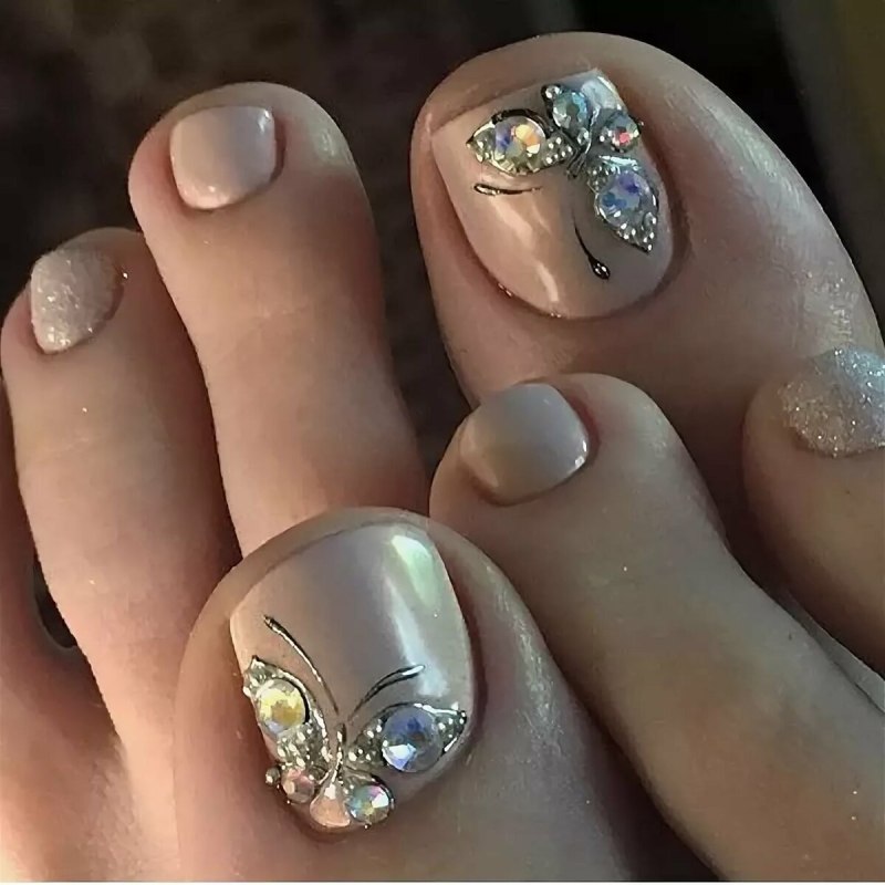 Маникюр и педикюр в одном стиле