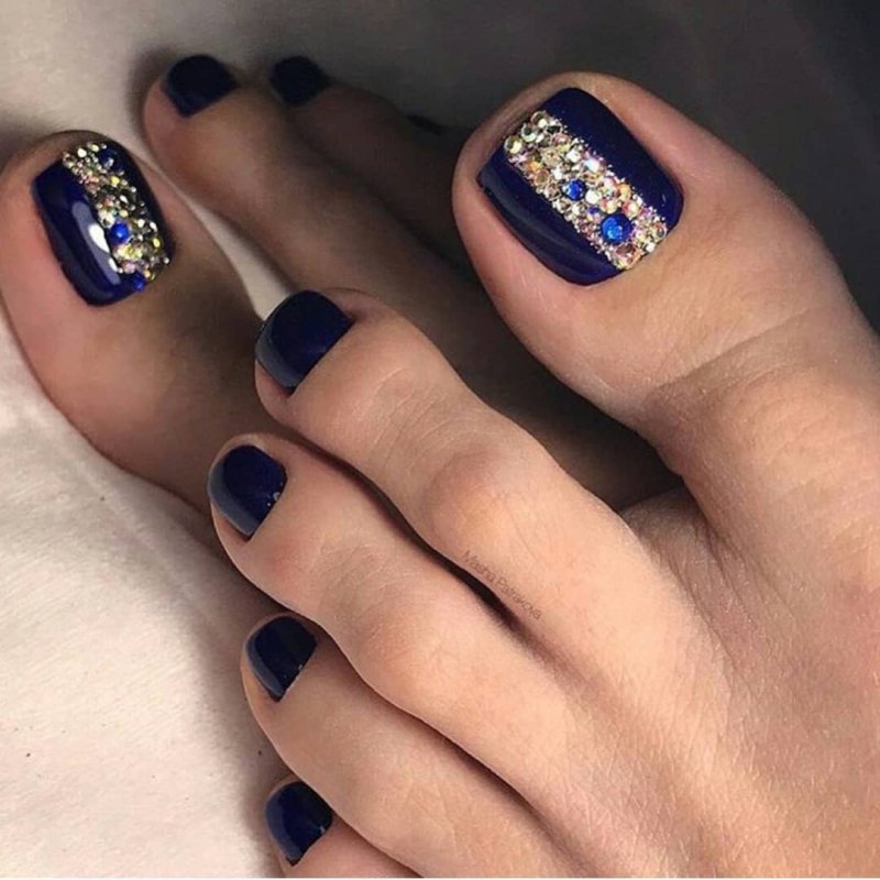 Красивый педикюр