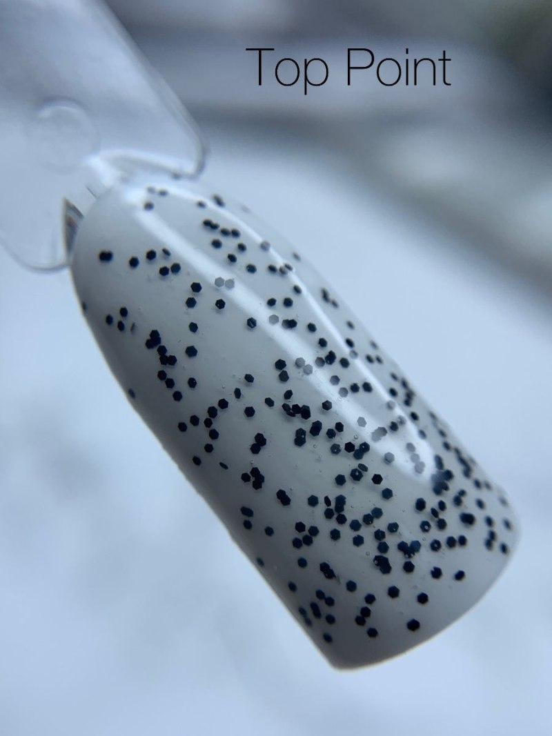 Маникюр чёрный матовый с блестками и с белыми