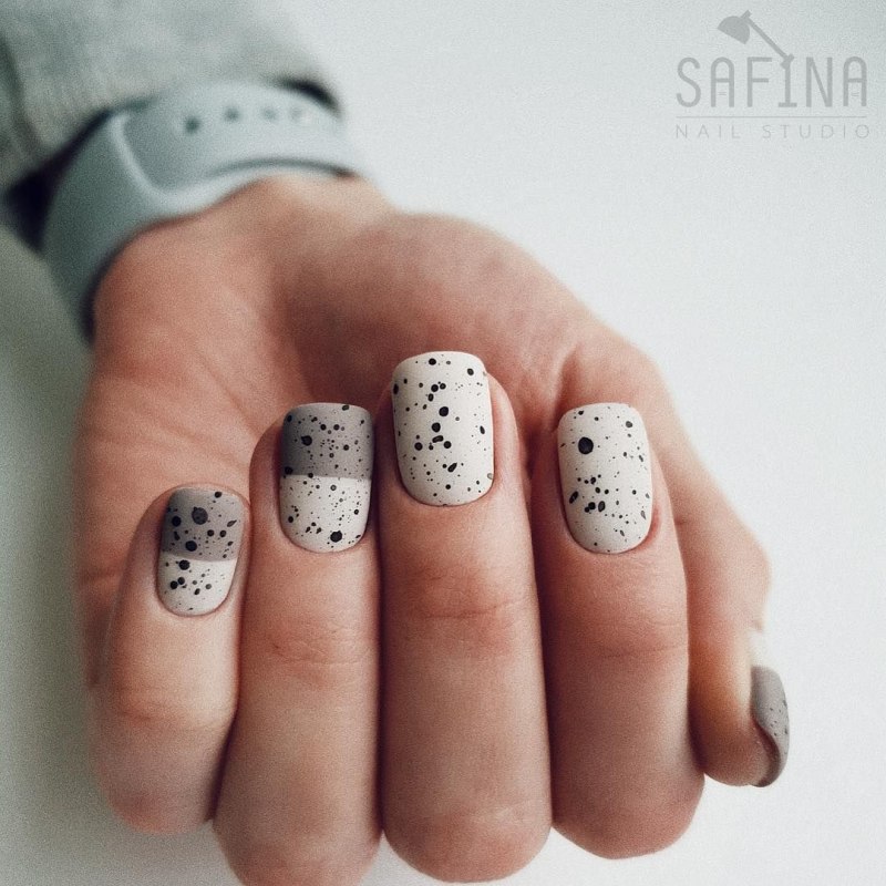 Маникюр неоновый с перепелиными яйцами