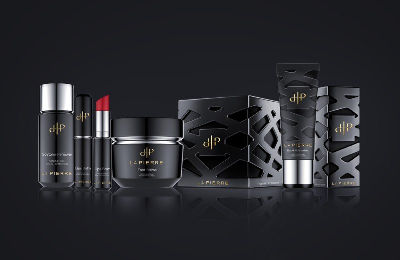 Косметика в черной упаковке