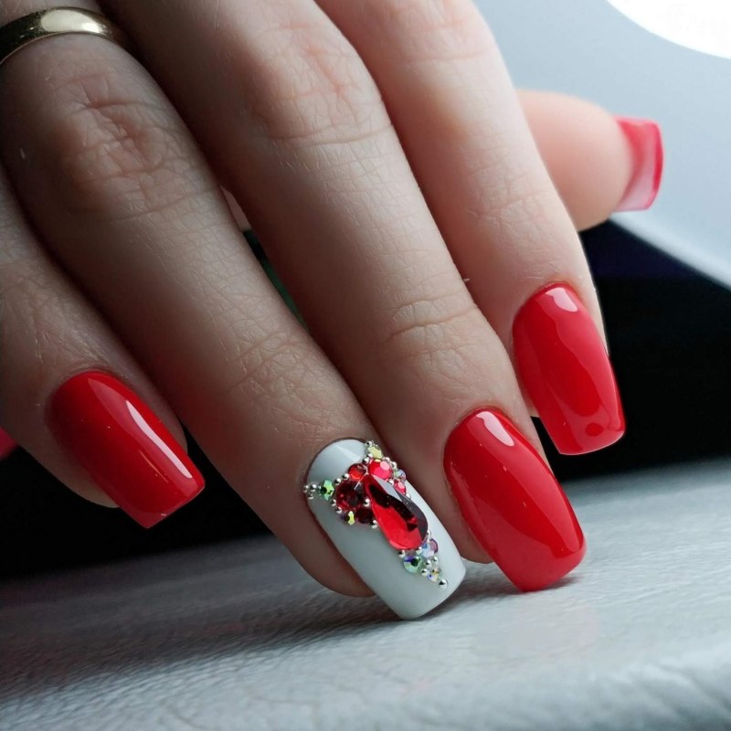 Идеи красного маникюра