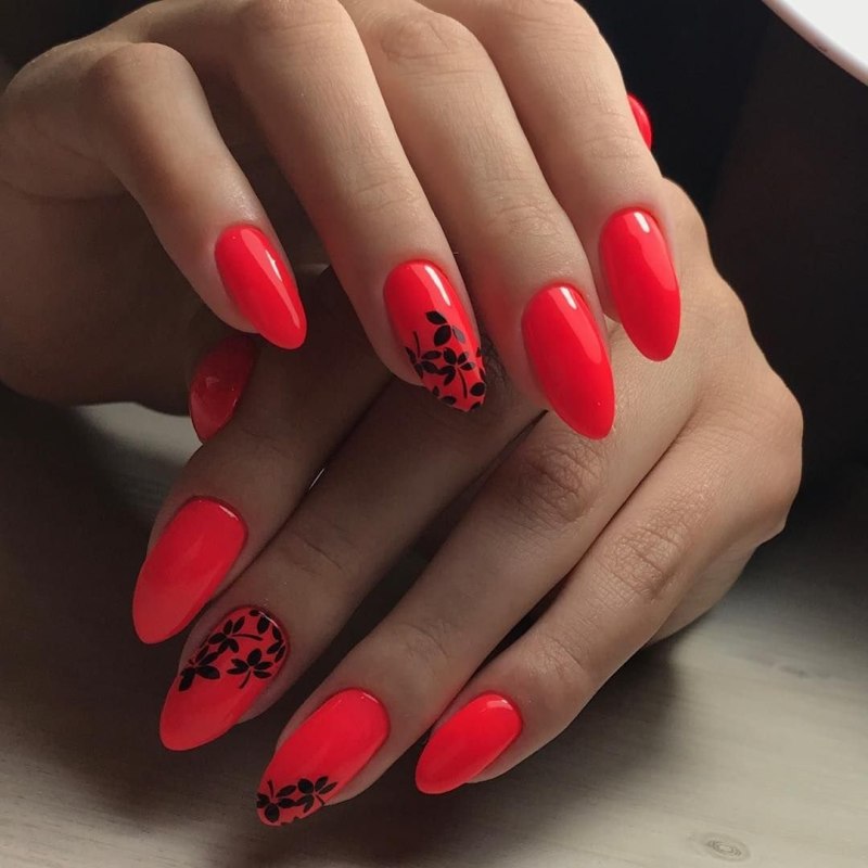 Классические красные ногти