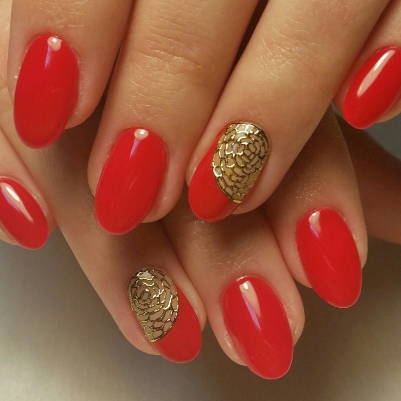 Красный маникюр