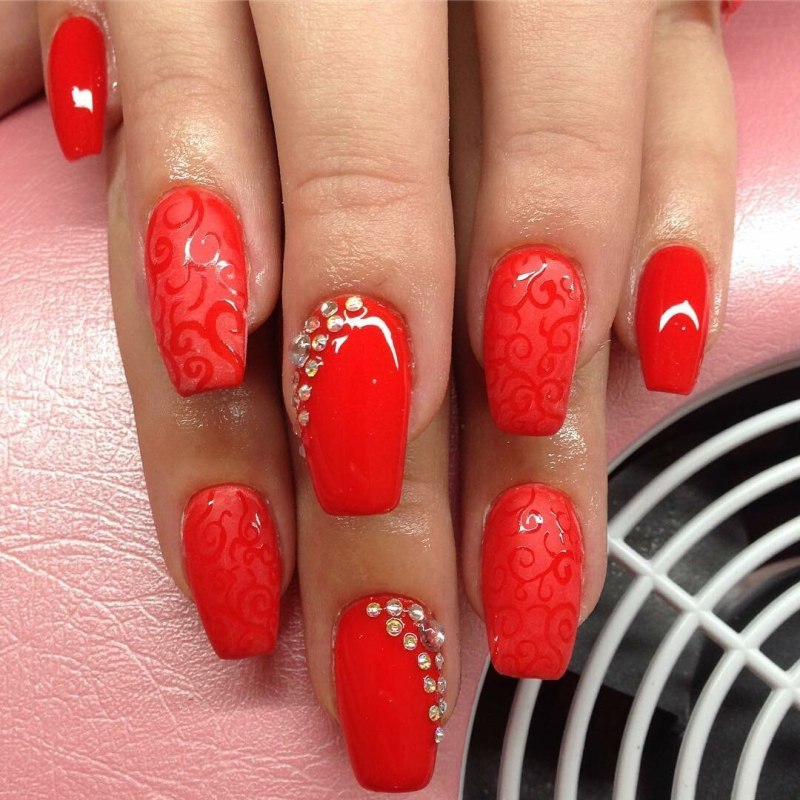 Красные ногти