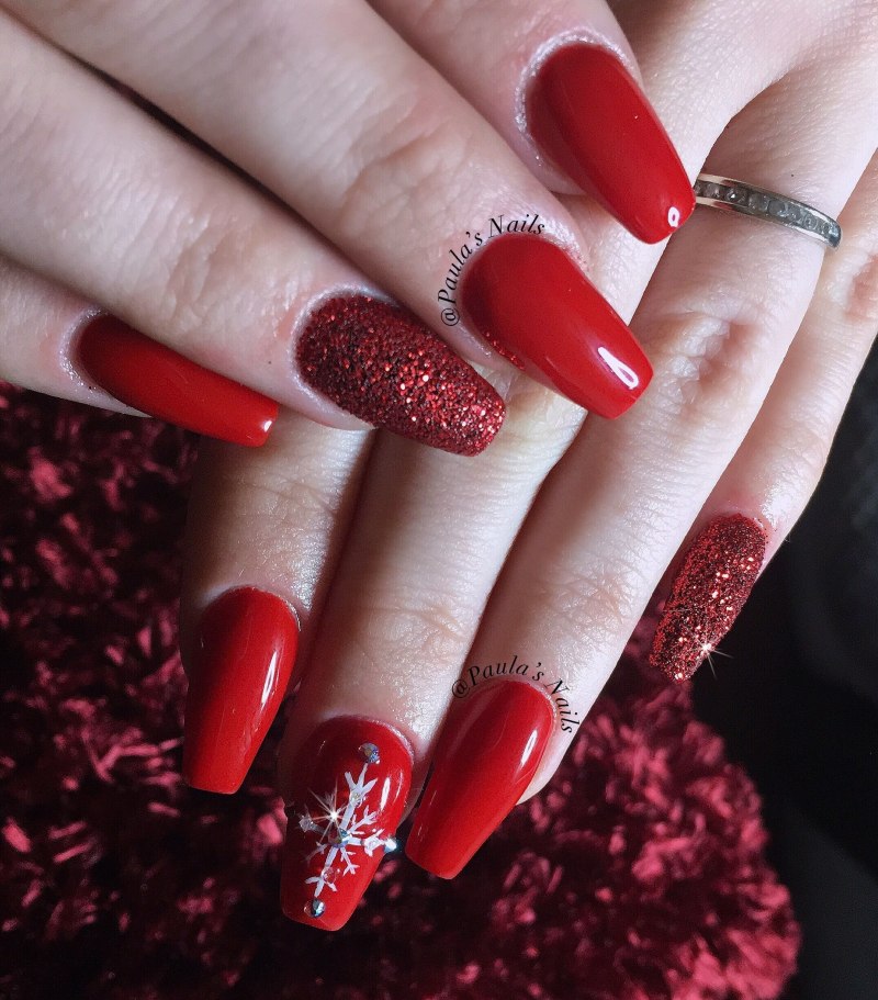 Маникюр с маками