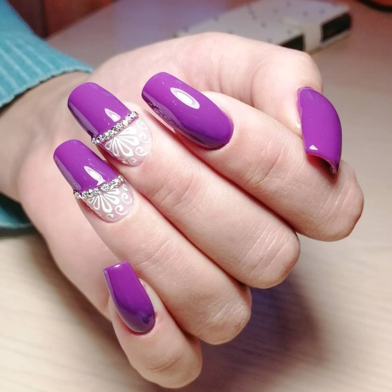 Сиреневые ногти