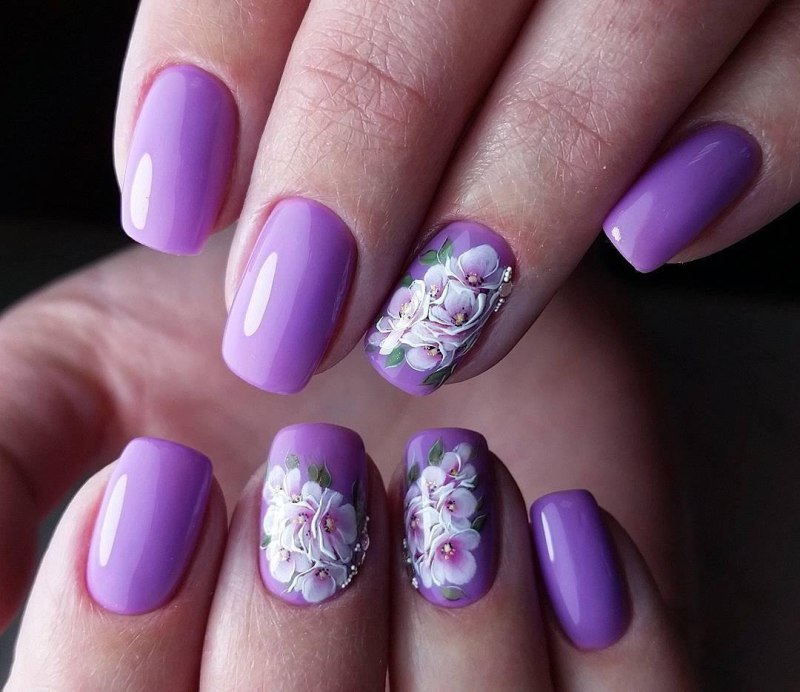 Сиреневый маникюр