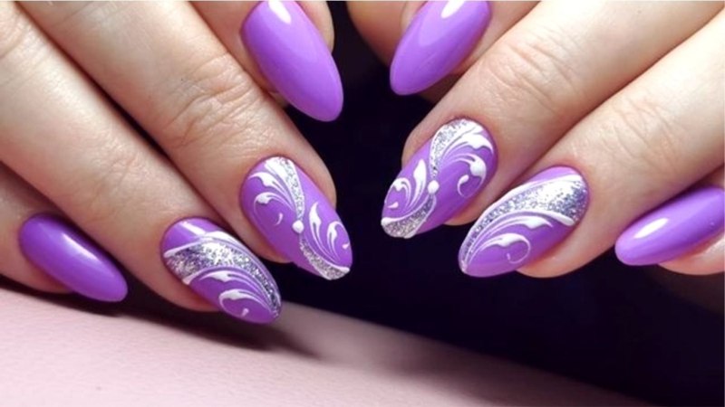 Сиреневый маникюр