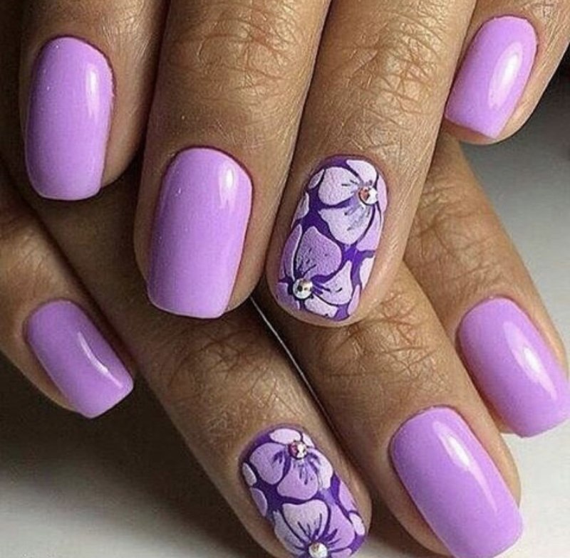 Фиолетовый маникюр