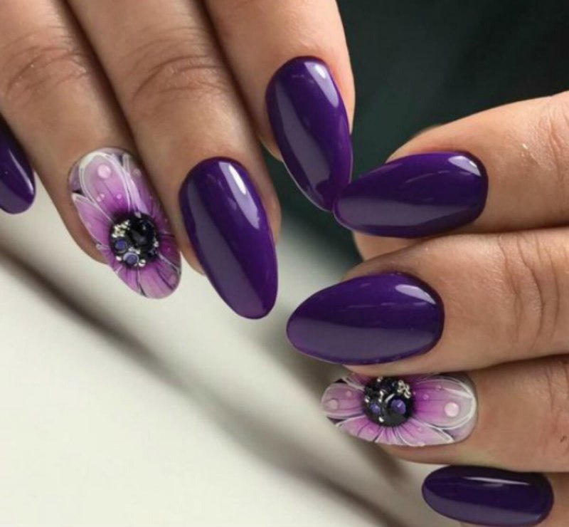 Сиреневый маникюр