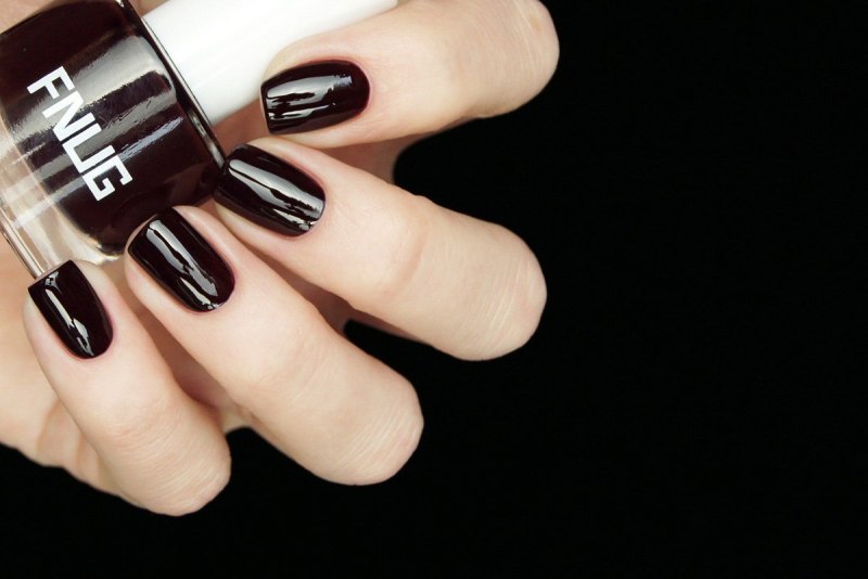 Маникюр на черном ФОНЕФОН