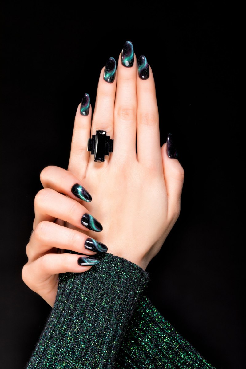 Черный маникюр