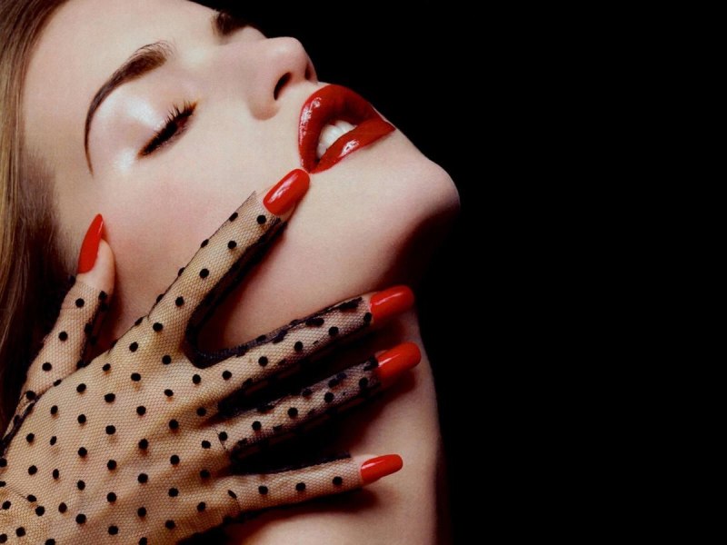 Красивые черные ногти