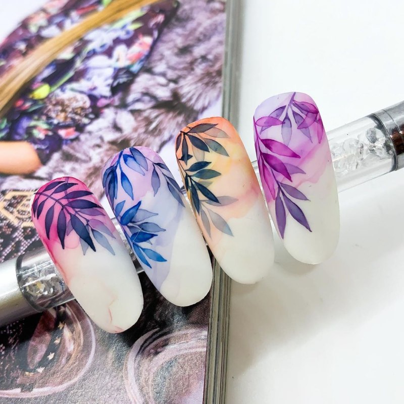 Осенние цветы на ногтях