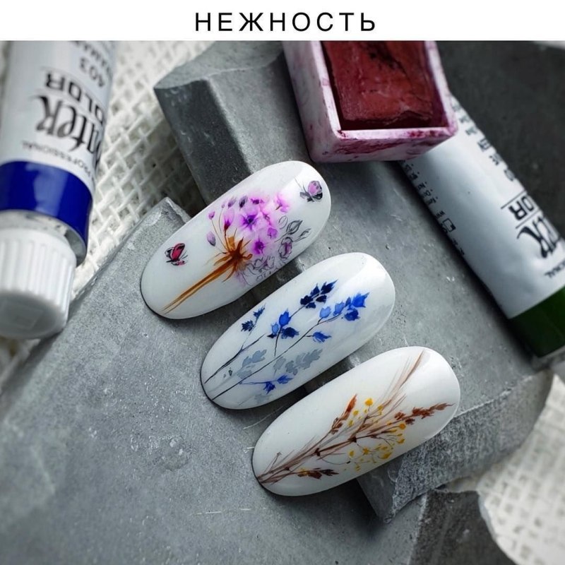 Акварельный маникюр оранжевый