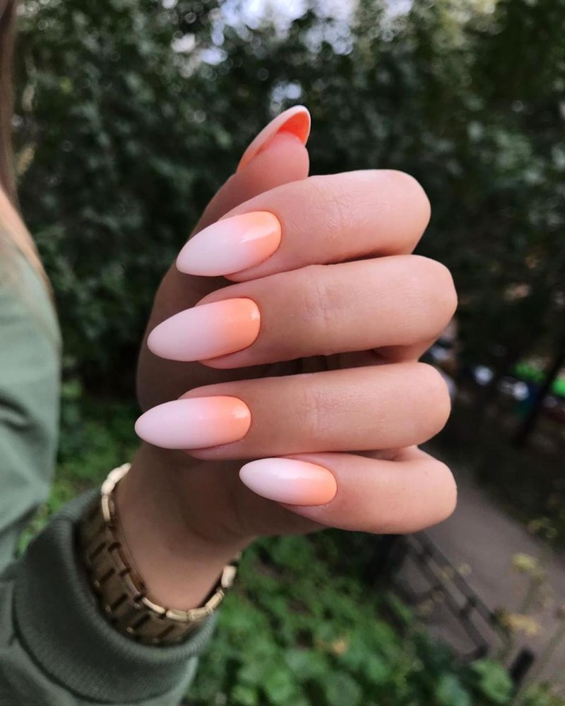 Персиковые ногти