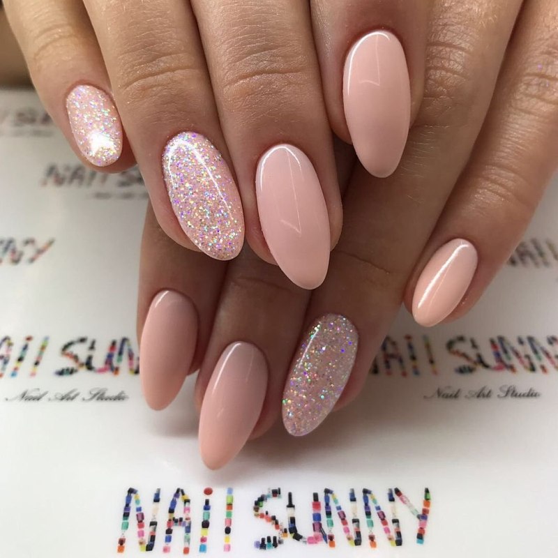 Розовый маникюр