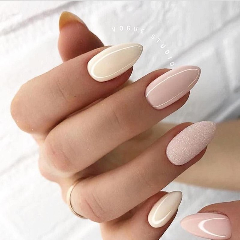 Маникюр светлый миндаль нюдовый