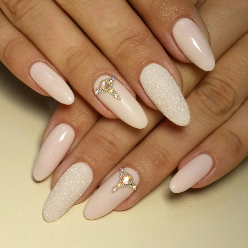 Нюдовый миндаль 2021