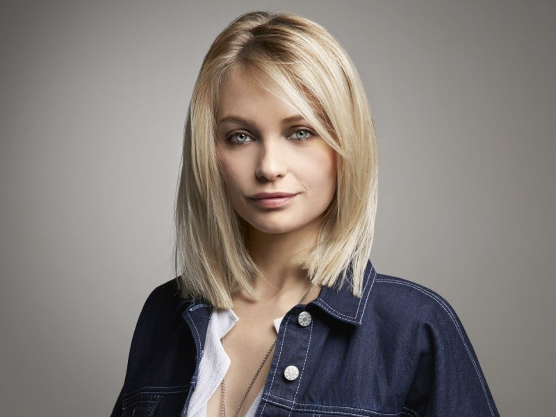 Короткое каре платиновый блонд