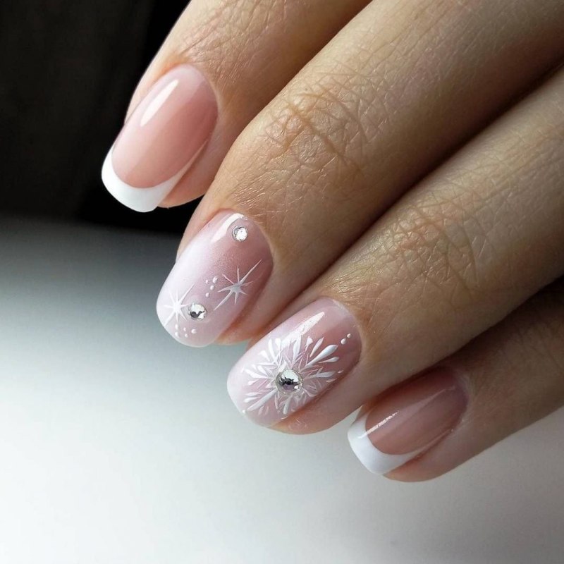 Французский маникюр на короткие