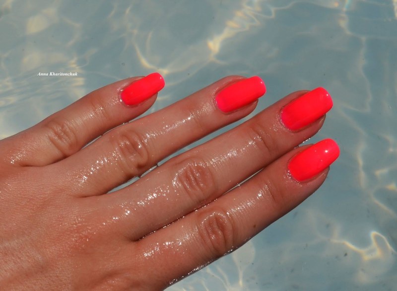 Ногти кораллового цвета