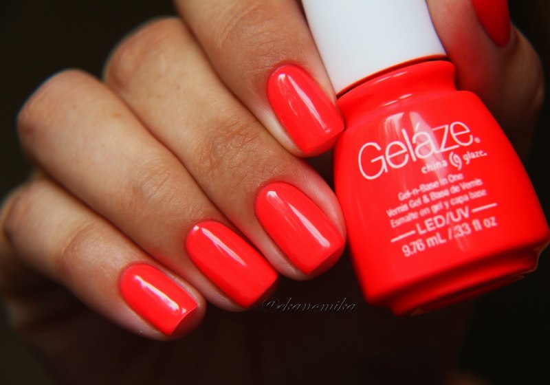 Неоновый коралловый маникюр