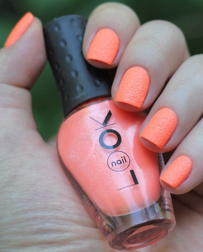 Неоновый красный лак