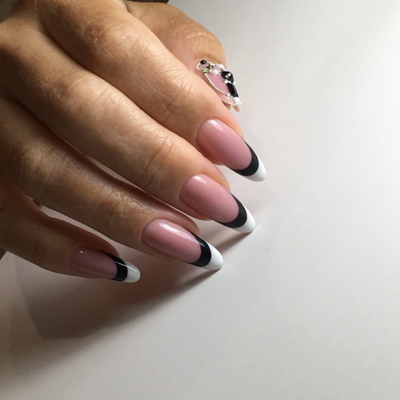 Чёрныйманикюр мендаль