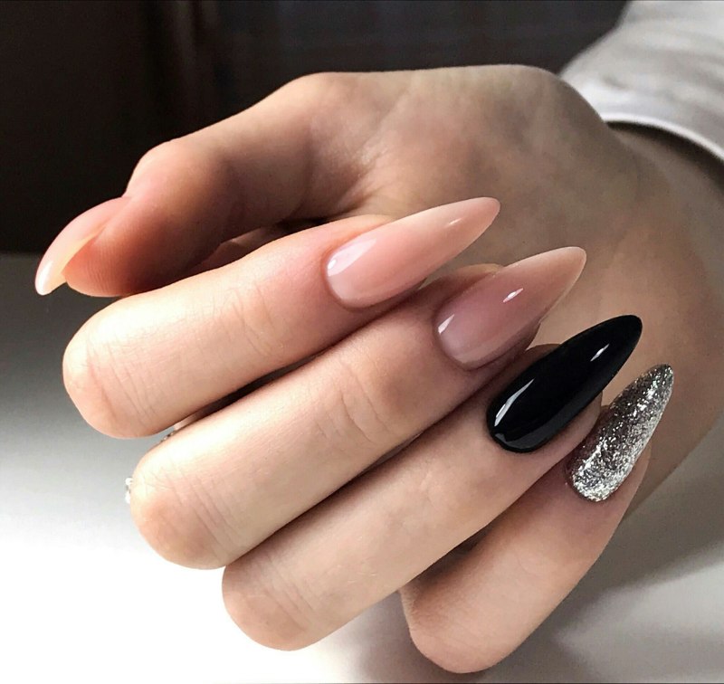 Французский маникюр черный с кружевом