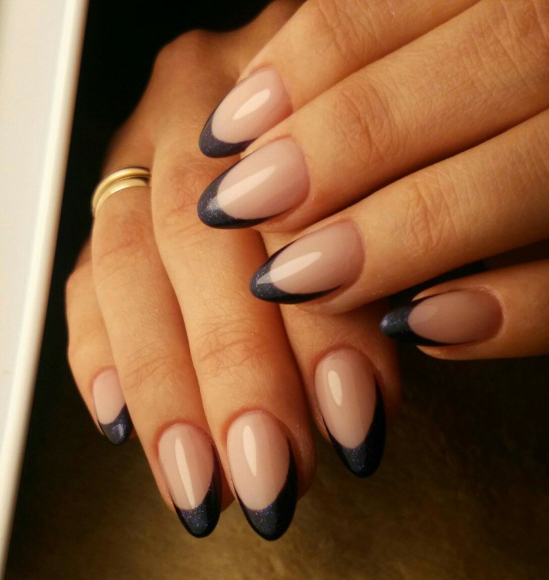 Чёрный матовый френч на миндаль