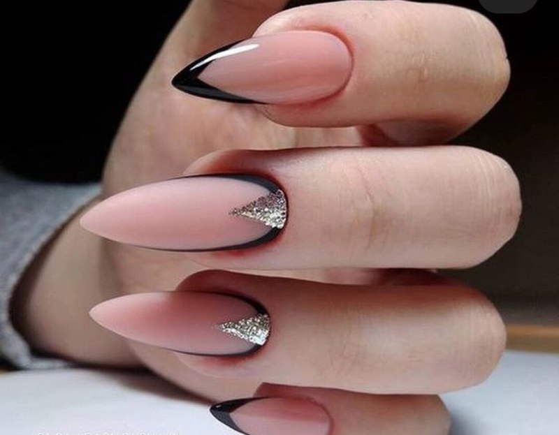 Чёрный матовый френч на миндаль