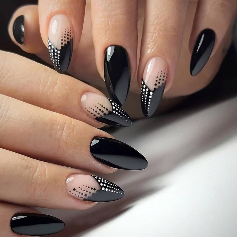 Чёрный френч на миндальной форме