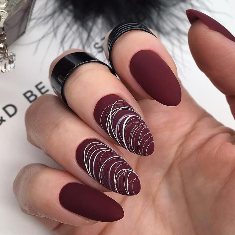 Маникюр 2021 бордо матовый