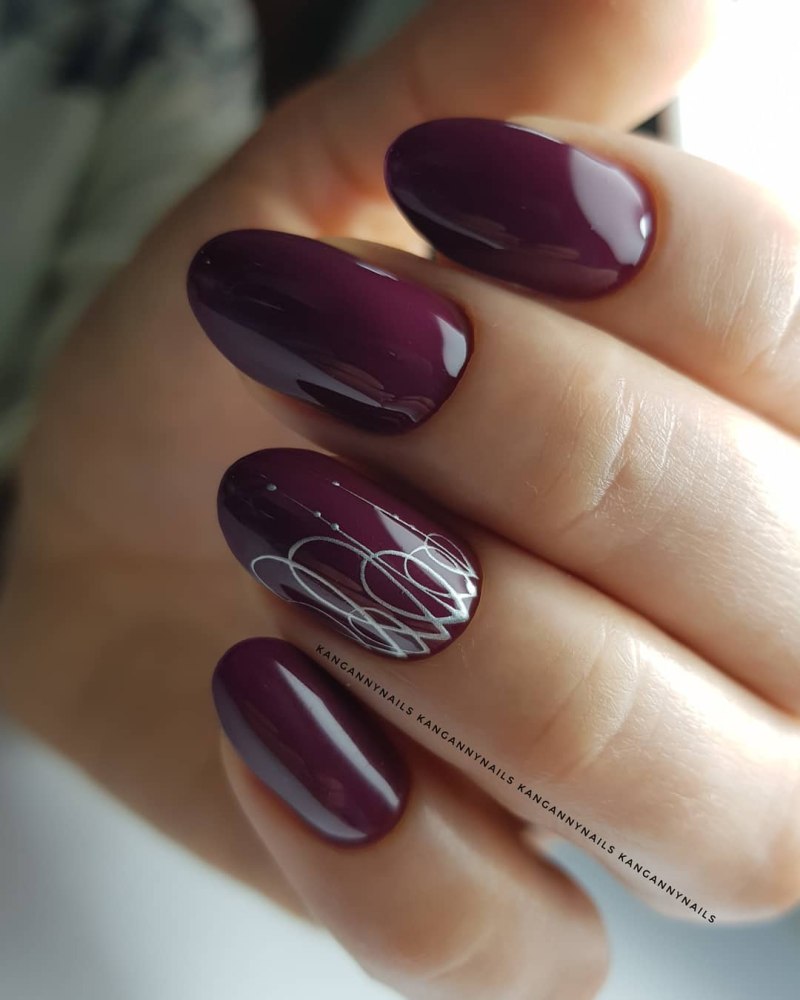 Бордовый маникюр с геометрией