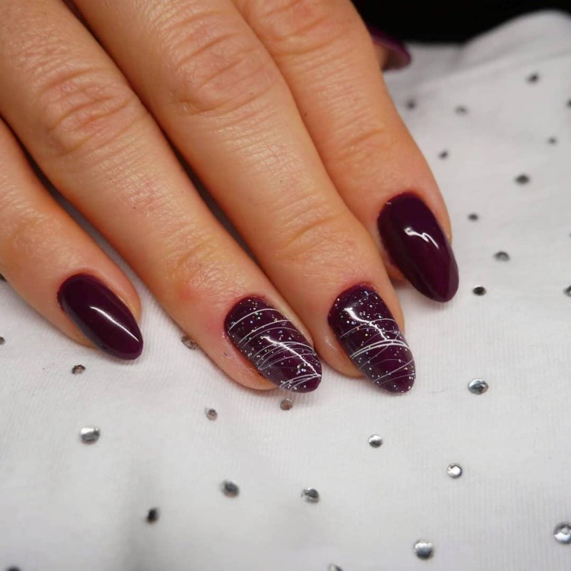 Маникюр бордовый с синим