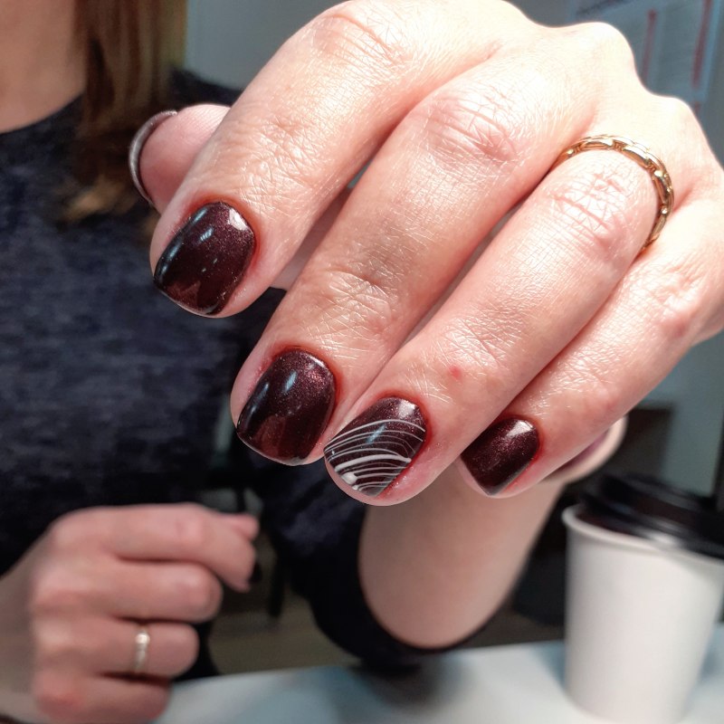 Ногти миндаль с паутинкой