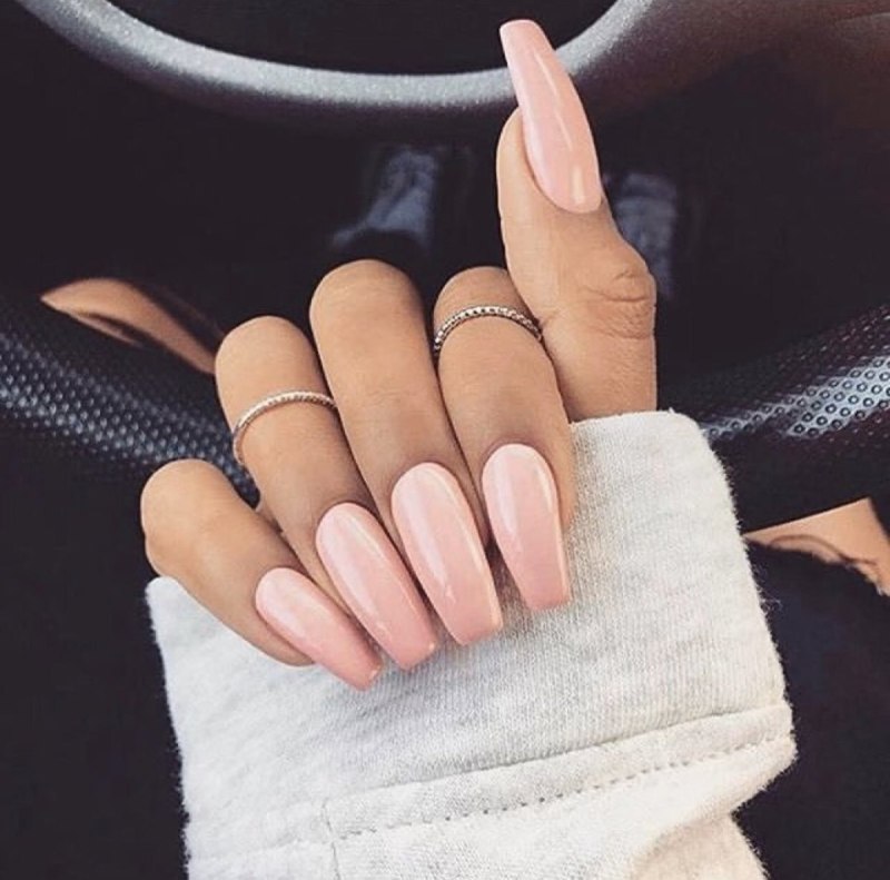 Серый маникюр 2022 миндаль