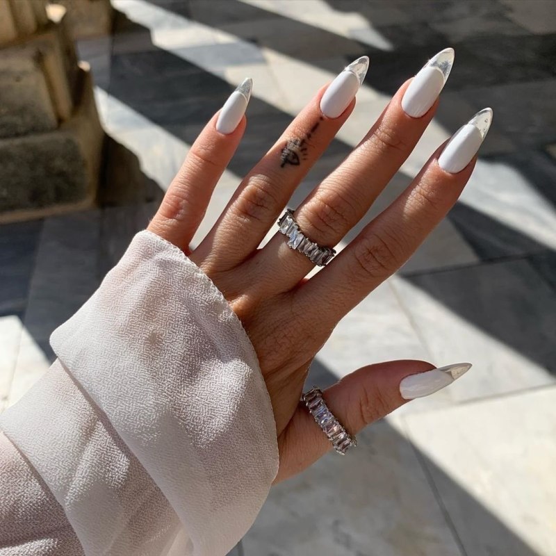 Яркие длинные ногти