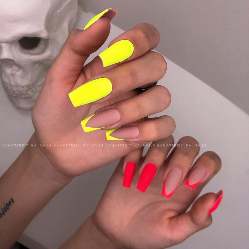 Классный длинный маникюр однотонный белые