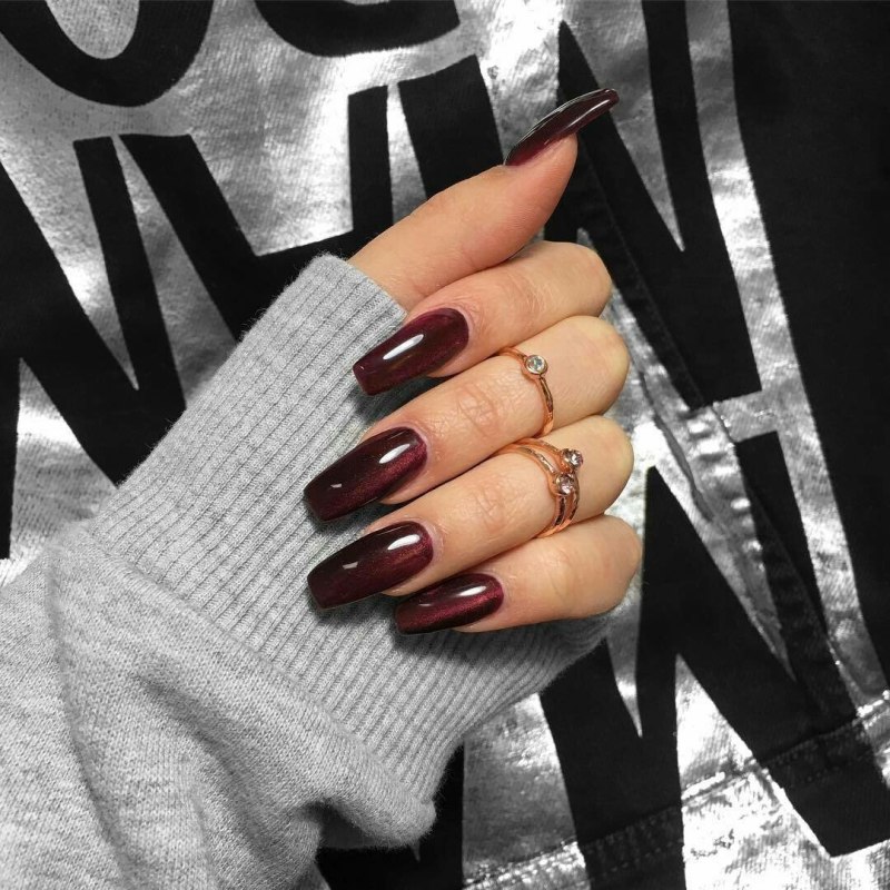 Однотонный маникюр на форму балерина