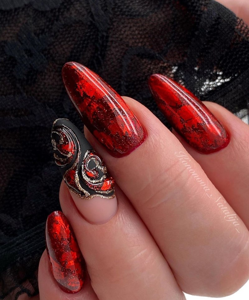 Маникюр с драконом
