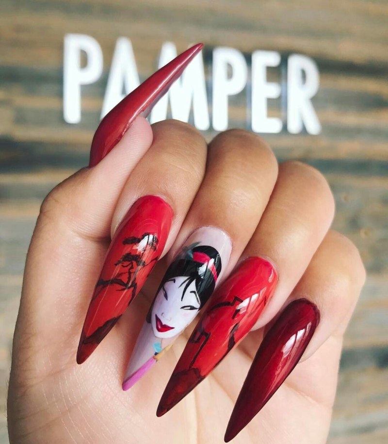 Ногти острые черные с кроваво красным