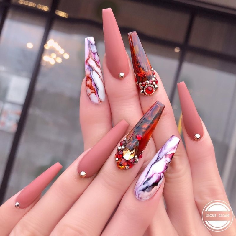 Ногти длинные острые яркие