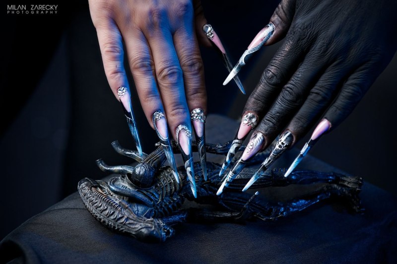 Маникюр со слайдерами длинные