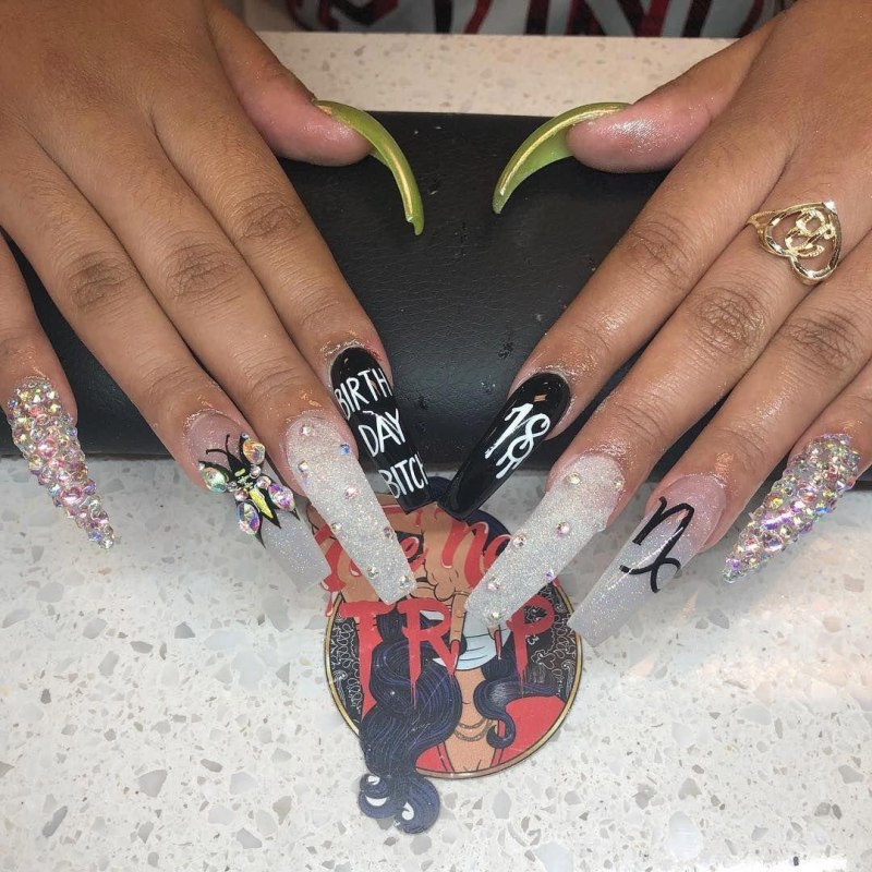 Маникюр со змеями